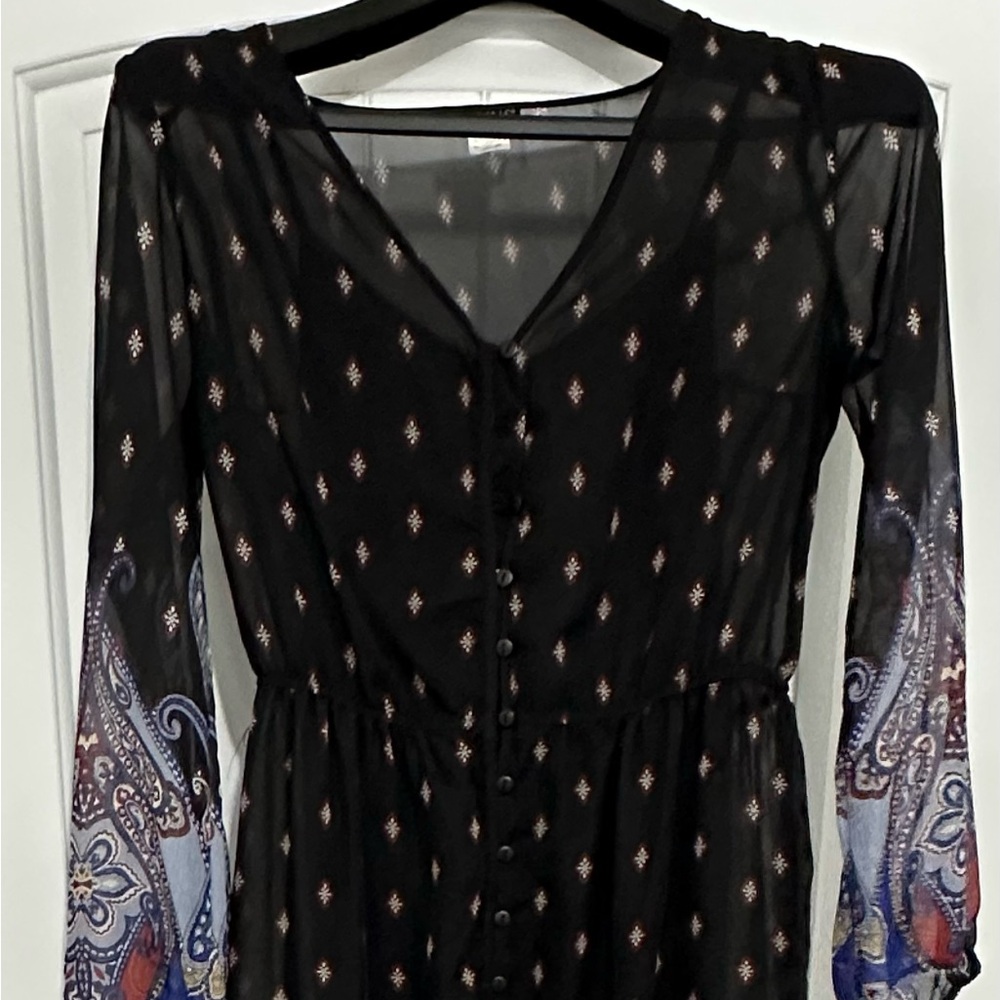 VENUS Black and‎ Blue Paisley Long Sleeve Dress
